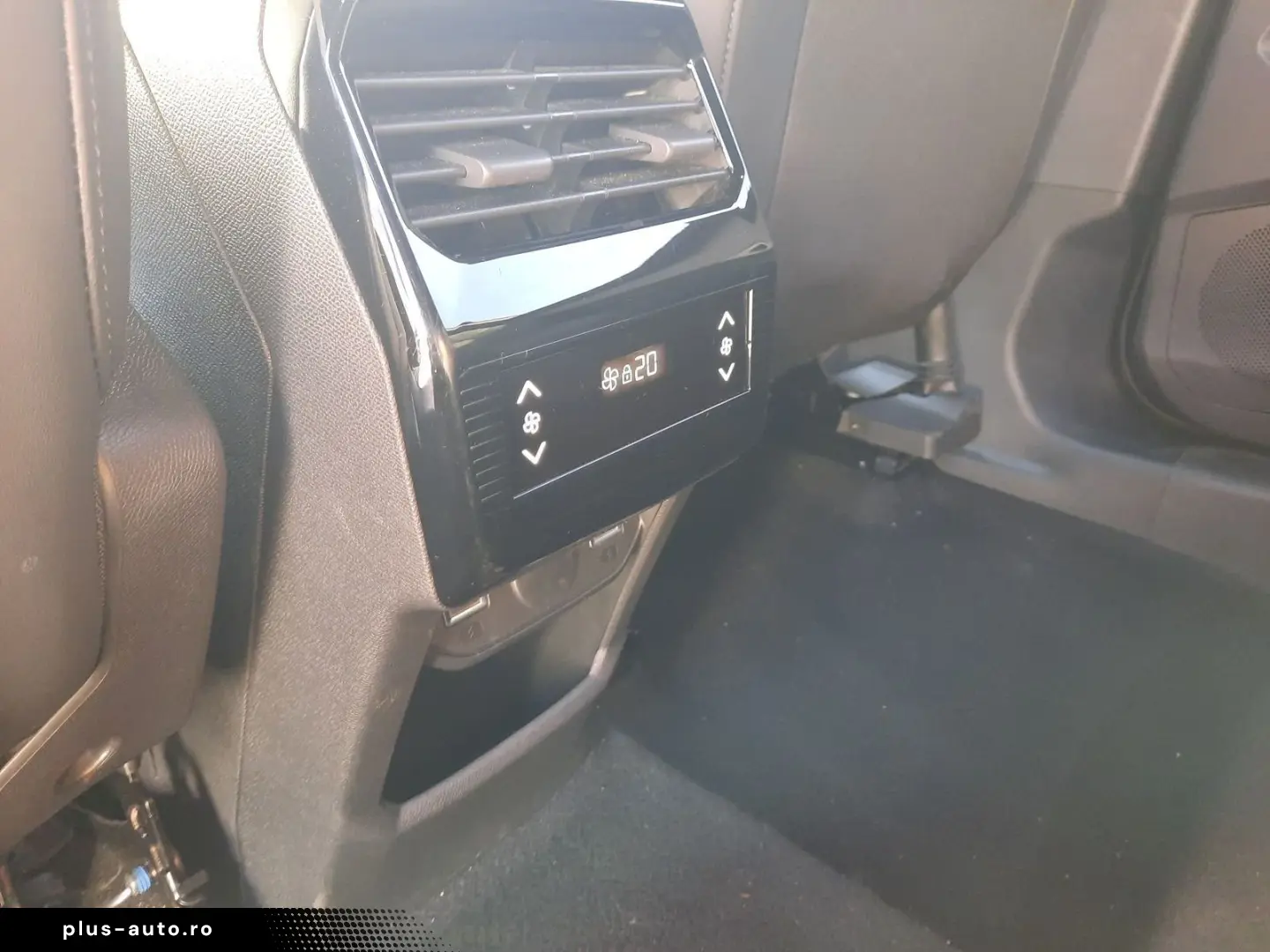 PEUGEOT 5008 1.2 136 A llure 7 Sitzer Navi Kamera LED