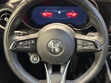 Alfa Romeo Giulia 2.0 Ti Q4   MATRIX   LEDER