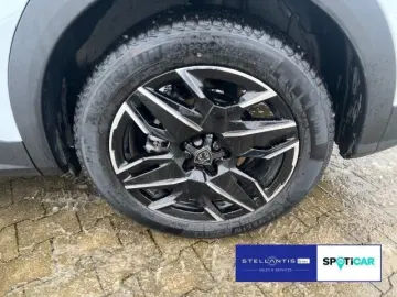 PEUGEOT 3008 1.2 Hybrid 145 Allure Aut . CAM Navi SHZ