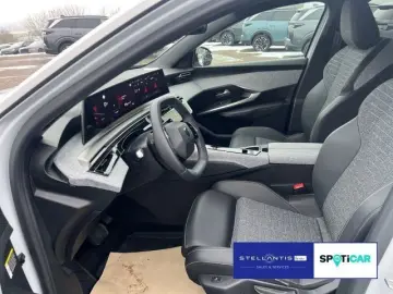 PEUGEOT 3008 1.2 Hybrid 145 Allure Aut . CAM Navi SHZ