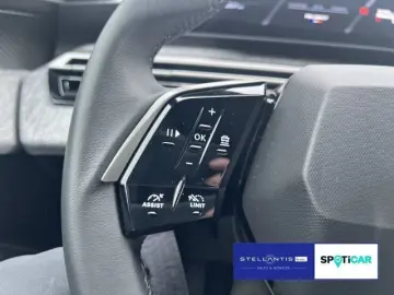 PEUGEOT 3008 1.2 Hybrid 145 Allure Aut . CAM Navi SHZ