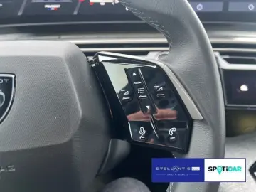 PEUGEOT 3008 1.2 Hybrid 145 Allure Aut . CAM Navi SHZ