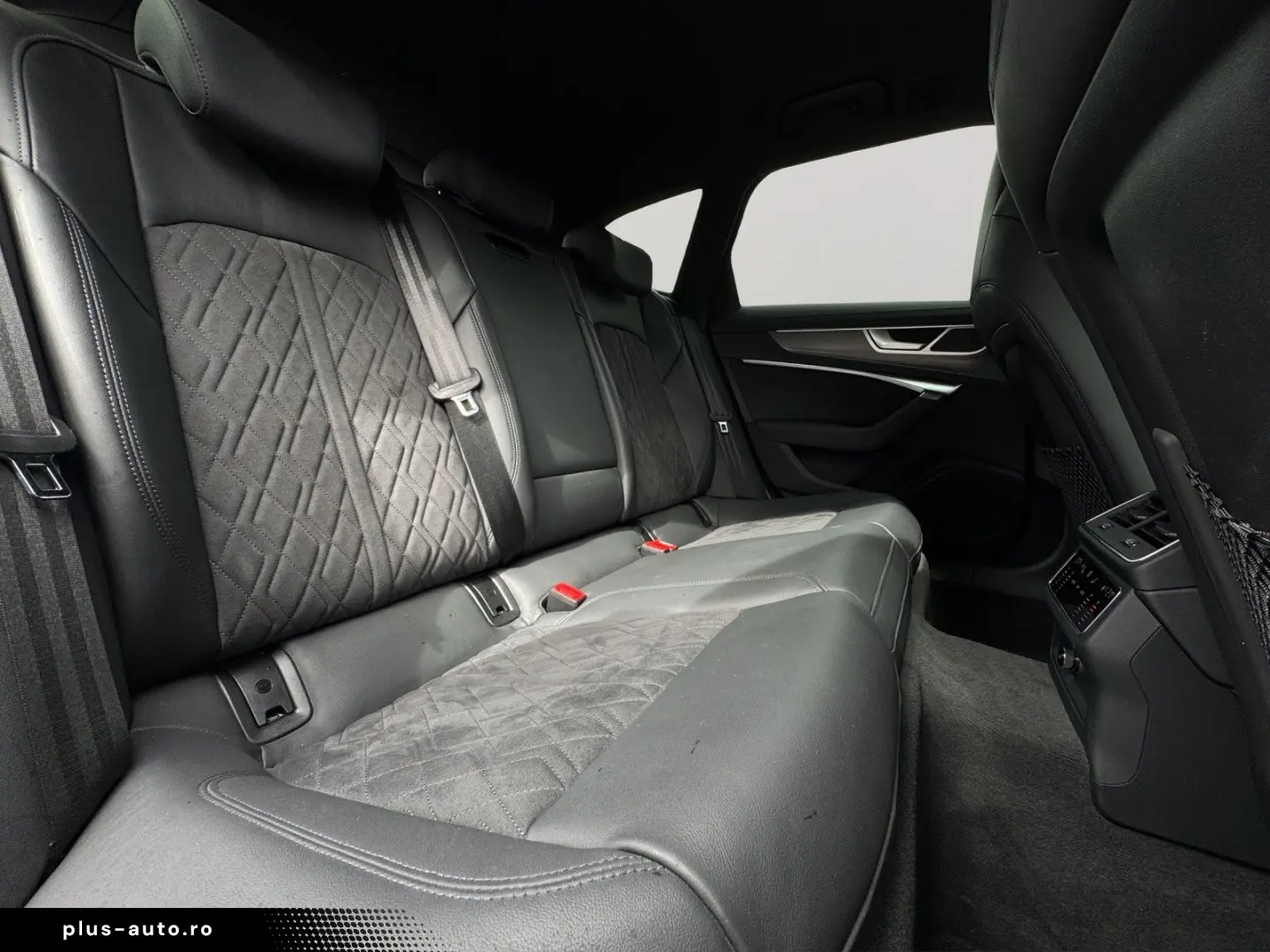 AUDI RS 6 Avant 4.0 TFSI quattro LED LEDER HUD AIR SU