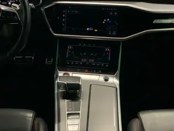 AUDI RS6 Avant tiptronic