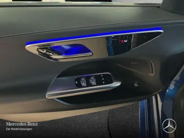 MERCEDES-BENZ C 200 AMG Night AdvPak ParkPak Ambiente MBUX