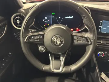 Alfa Romeo Giulia 2.0 Veloce Q4   ACC  19 LM  MATRIX