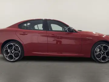 Alfa Romeo Giulia 2.0 Veloce Q4   ACC  19 LM  MATRIX