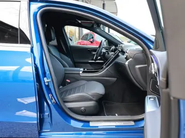 MERCEDES-BENZ C 220 d AMG Sport LED Navi Kamera Keyl…