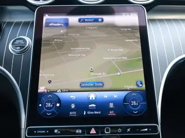 MERCEDES-BENZ C 220 d AMG Sport LED Navi Kamera Keyl…