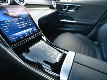 MERCEDES-BENZ C 220 d AMG Sport LED Navi Kamera Keyl…