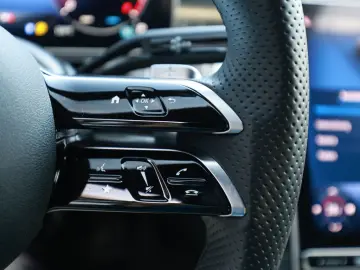 MERCEDES-BENZ C 220 d AMG Sport LED Navi Kamera Keyl…