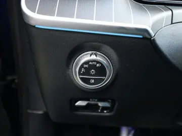 MERCEDES-BENZ C 220 d AMG Sport LED Navi Kamera Keyl…