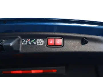 MERCEDES-BENZ C 220 d AMG Sport LED Navi Kamera Keyl…