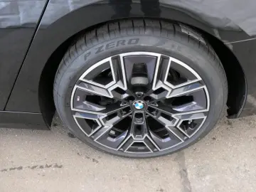 BMW 520d xDr.M Sport Standh.AHK SurView Sitzbel.20