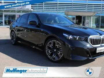 BMW 520d xDr.M Sport Standh.AHK SuView.KomfS Bel.20