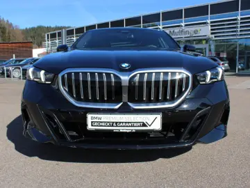 BMW 520d xDr.M Sport Standh.AHK SuView.KomfS Bel.20