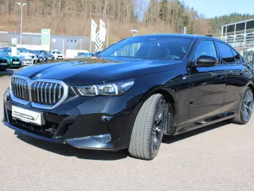 BMW 520d xDr.M Sport Standh.AHK SuView.KomfS Bel.20