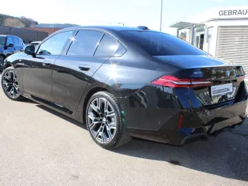 BMW 520d xDr.M Sport Standh.AHK SuView.KomfS Bel.20