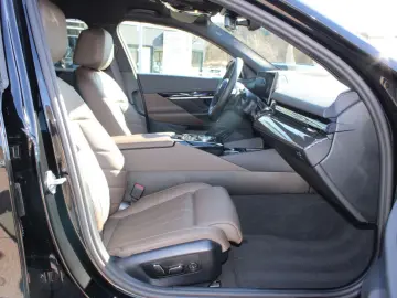 BMW 520d xDr.M Sport Standh.AHK SuView.KomfS Bel.20