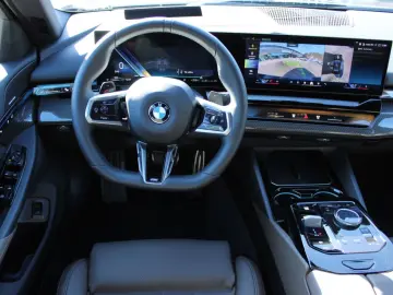 BMW 520d xDr.M Sport Standh.AHK SuView.KomfS Bel.20