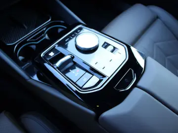 BMW 520d xDr.M Sport Standh.AHK SuView.KomfS Bel.20