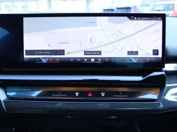 BMW 520d xDr.M Sport Standh.AHK SuView.KomfS Bel.20