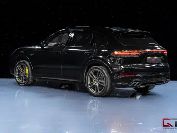 PORSCHE Cayenne E-Hyb PLATINUM SpDesign Club PDCC Pano