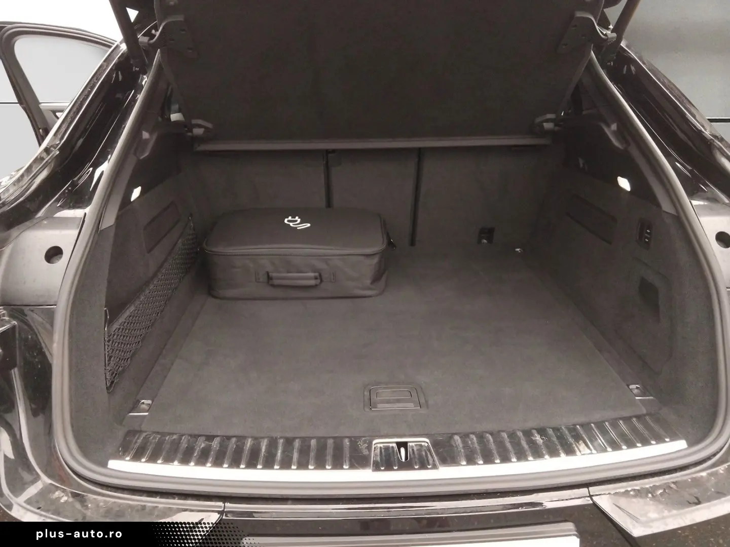 PORSCHE Cayenne Coupe Hybrid Sport 21  Luft Bose  360