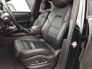 PORSCHE Cayenne Coupe Hybrid Sport 21  Luft Bose  360