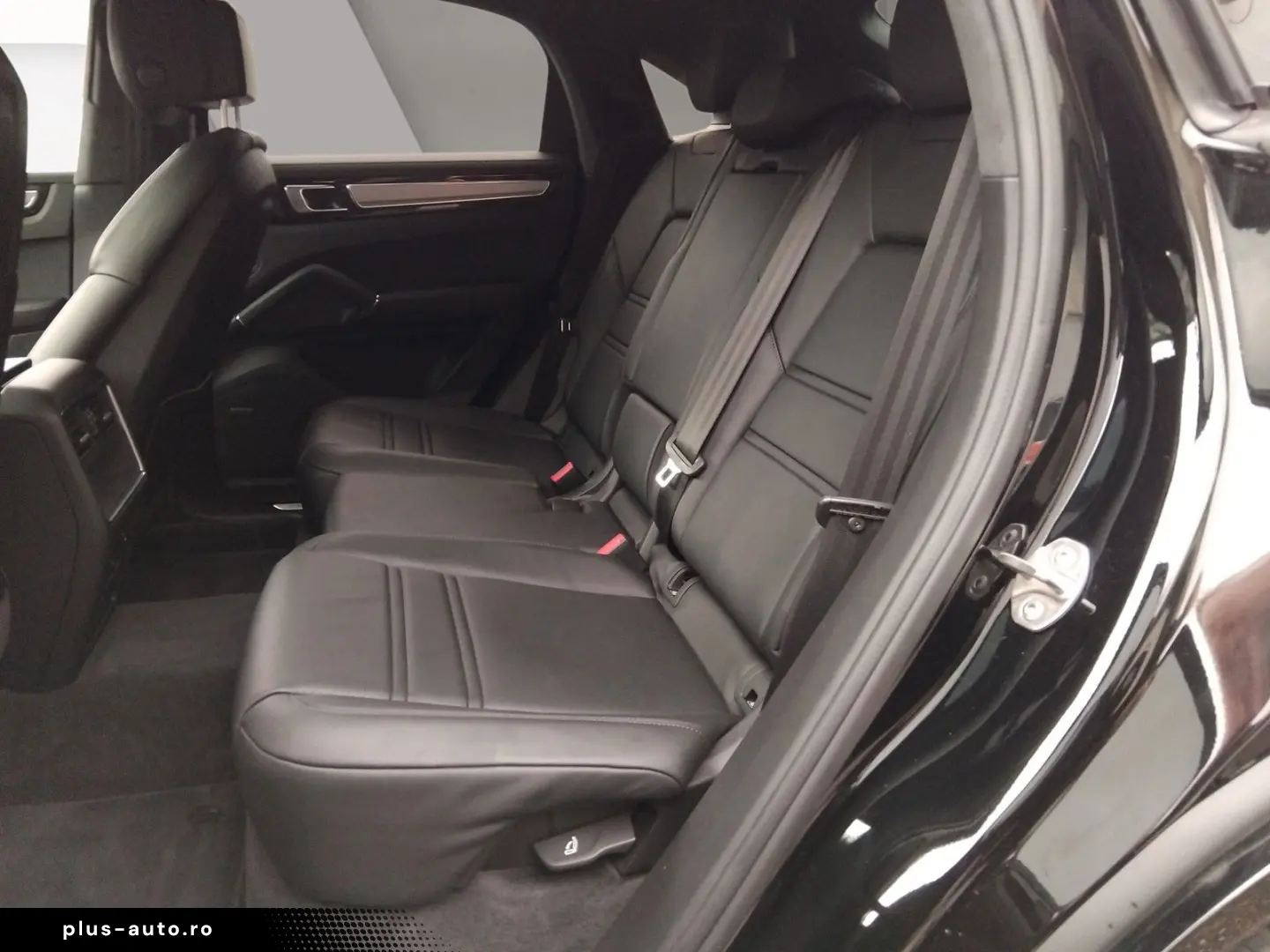 PORSCHE Cayenne Coupe Hybrid Sport 21  Luft Bose  360