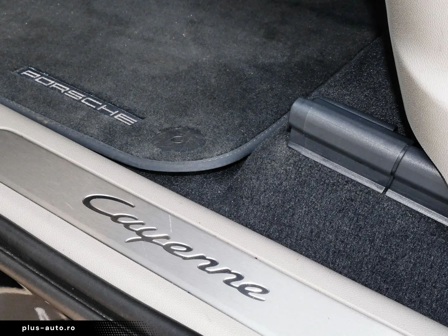 PORSCHE Cayenne E-Hybrid Pano BiColor 360 Inno AHZV Bose