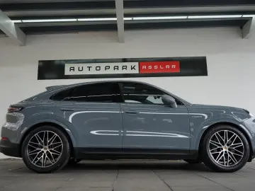PORSCHE Cayenne Coupe E-Hybrid MY25 P-Display Massage