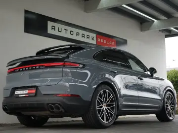PORSCHE Cayenne Coupe E-Hybrid MY25 P-Display Massage