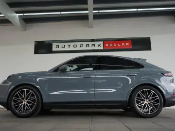 PORSCHE Cayenne Coupe E-Hybrid MY25 P-Display Massage