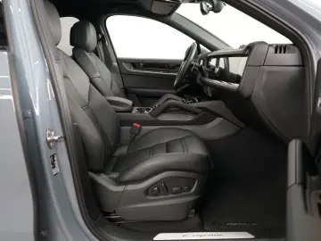 PORSCHE Cayenne Coupe E-Hybrid MY25 P-Display Massage