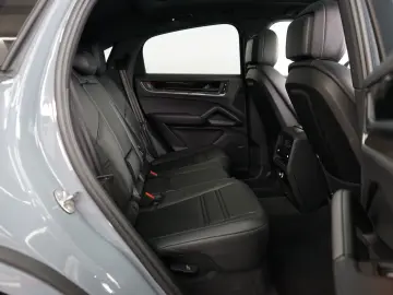 PORSCHE Cayenne Coupe E-Hybrid MY25 P-Display Massage