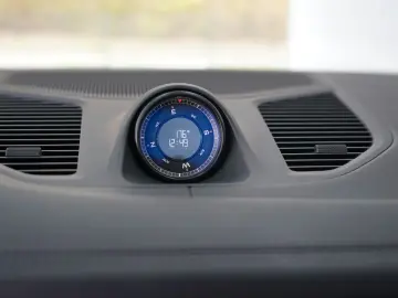 PORSCHE Cayenne Coupe E-Hybrid MY25 P-Display Massage