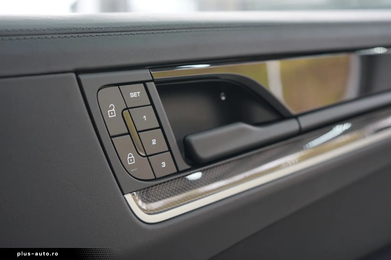 PORSCHE Cayenne Coupe E-Hybrid MY25 P-Display Massage