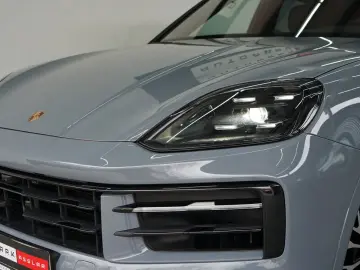 PORSCHE Cayenne Coupe E-Hybrid MY25 P-Display Massage