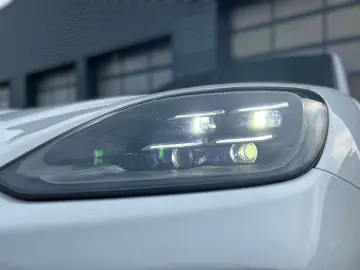 PORSCHE Cayenne E-Hybrid Coupe   Hinterachslenkung