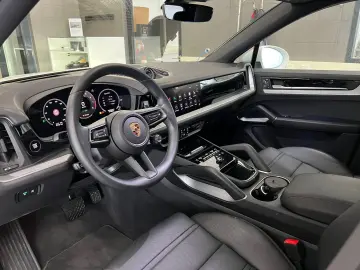 PORSCHE Cayenne E-Hybrid Coupe   Hinterachslenkung