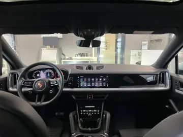 PORSCHE Cayenne E-Hybrid Coupe   Hinterachslenkung