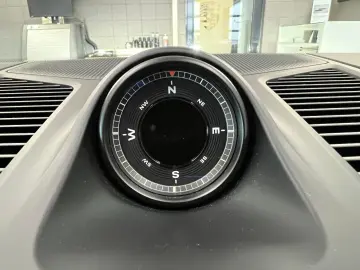 PORSCHE Cayenne E-Hybrid Coupe   Hinterachslenkung