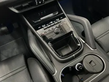 PORSCHE Cayenne E-Hybrid Coupe   Hinterachslenkung