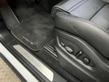 PORSCHE Cayenne E-Hybrid Coupe   Hinterachslenkung