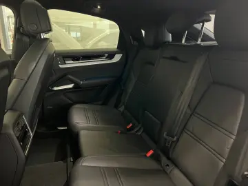 PORSCHE Cayenne E-Hybrid Coupe   Hinterachslenkung