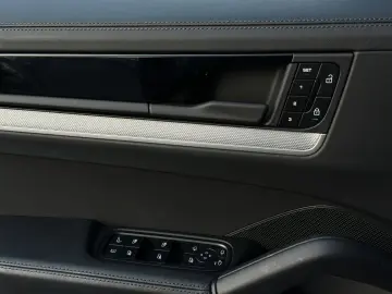 PORSCHE Cayenne S E-Hybrid Coupé BOSE SHZ V H Sitzbel.