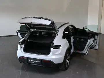 PORSCHE Macan Electric 100 kWh