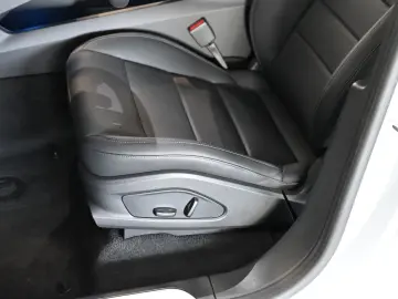 PORSCHE Macan Electric 100 kWh