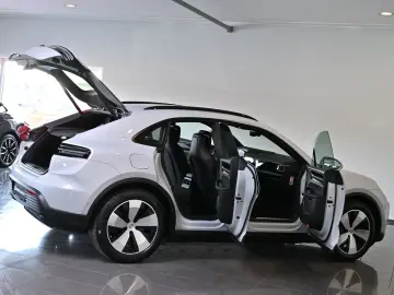 PORSCHE Macan Electric 100 kWh